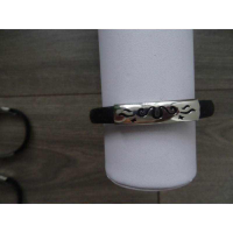 Armband rubber met rvs schildje 